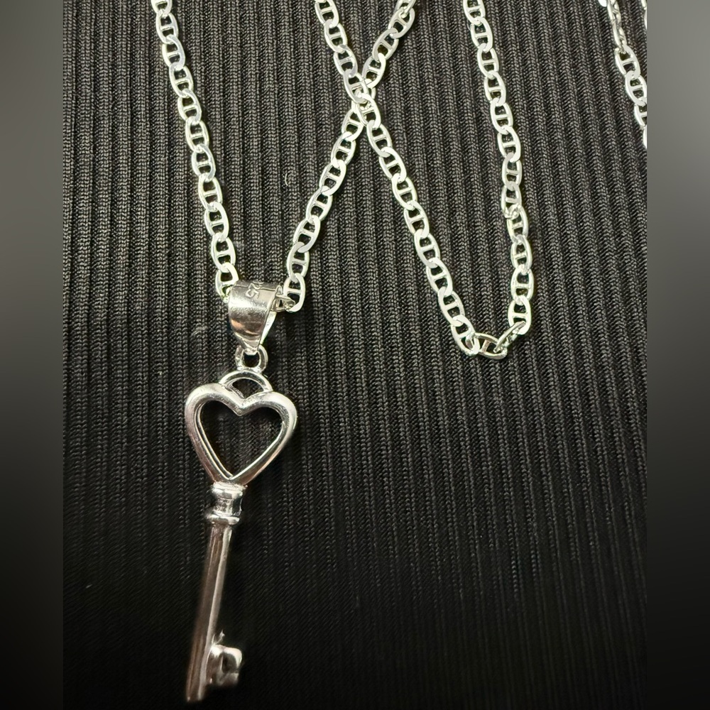 Heart key necklace 18